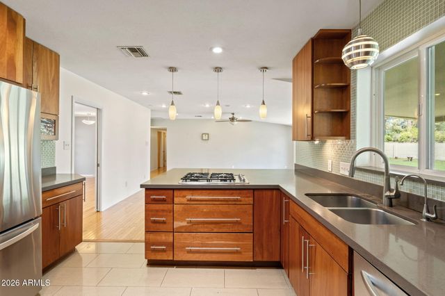 1322 W FRIER Drive, Phoenix, AZ 85021