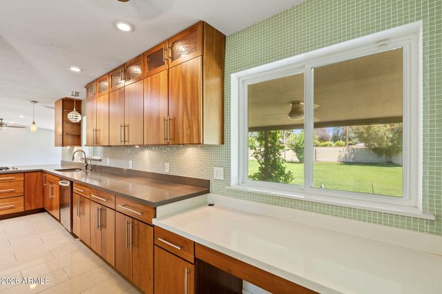 1322 W FRIER Drive, Phoenix, AZ 85021