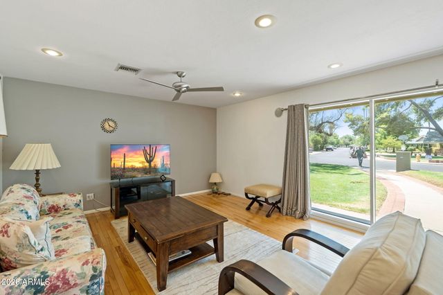 1322 W FRIER Drive, Phoenix, AZ 85021