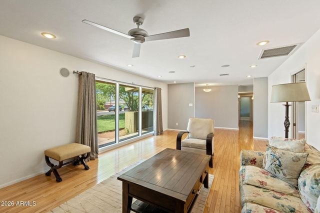 1322 W FRIER Drive, Phoenix, AZ 85021