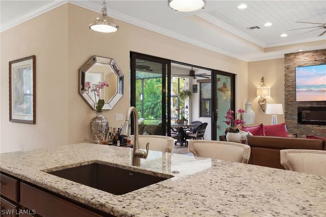 2303 Somerset PL, Naples, FL 34120