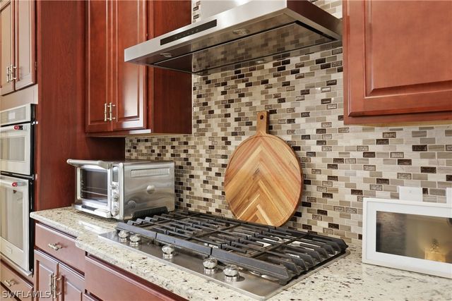 2303 Somerset PL, Naples, FL 34120