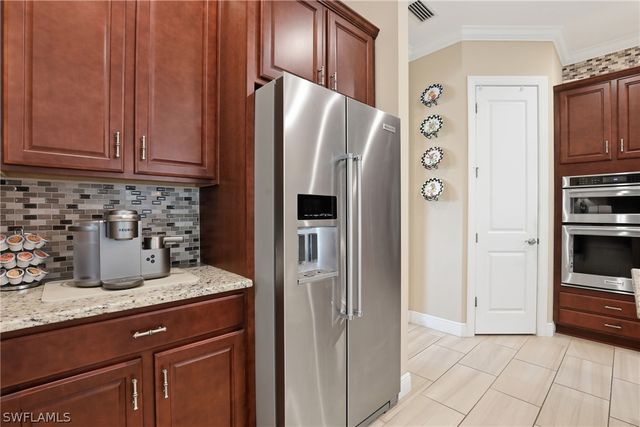 2303 Somerset PL, Naples, FL 34120