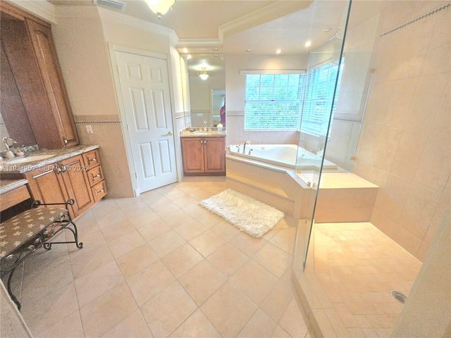 16422 NW 83rd Place, Miami Lakes, FL 33016