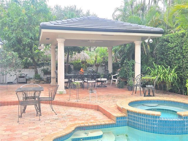 16422 NW 83rd Place, Miami Lakes, FL 33016