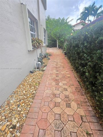16422 NW 83rd Place, Miami Lakes, FL 33016