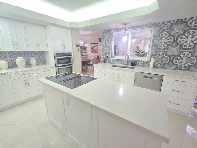 16422 NW 83rd Place, Miami Lakes, FL 33016