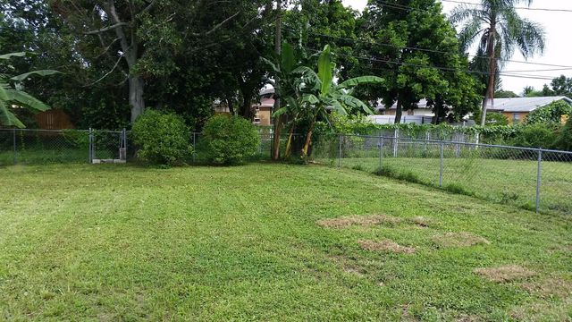 460 Fleming Avenue, Greenacres, FL 33463