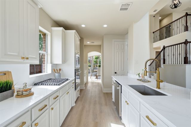 1315 Valley Vista Drive, Irving, TX 75063