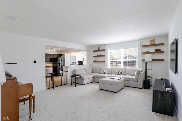 907 Burntwood Way, Westfield, IN 46074