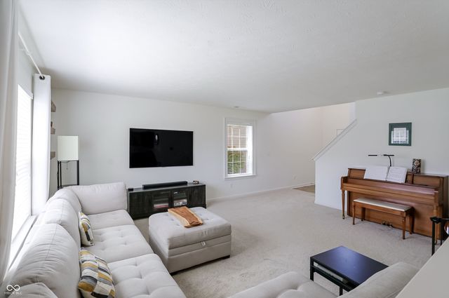 907 Burntwood Way, Westfield, IN 46074