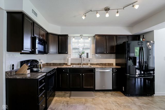 907 Burntwood Way, Westfield, IN 46074