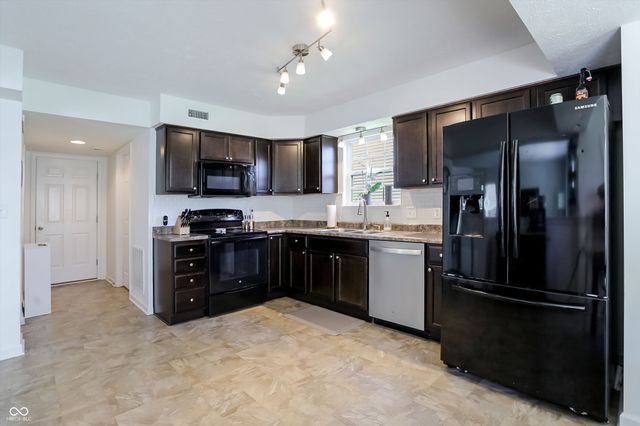 907 Burntwood Way, Westfield, IN 46074