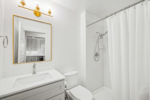 2012 N Silver Lake Road 2012, Arlington Heights, IL 60004