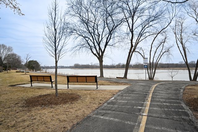 2012 N Silver Lake Road 2012, Arlington Heights, IL 60004