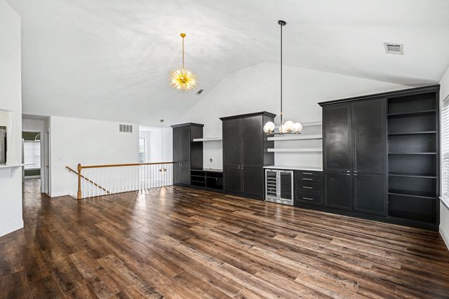 2012 N Silver Lake Road 2012, Arlington Heights, IL 60004