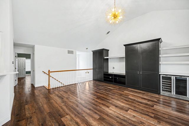 2012 N Silver Lake Road 2012, Arlington Heights, IL 60004