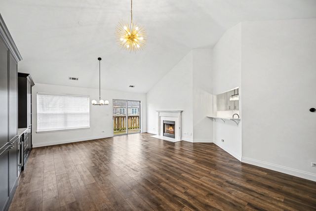 2012 N Silver Lake Road 2012, Arlington Heights, IL 60004