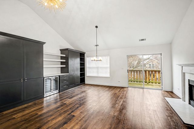 2012 N Silver Lake Road 2012, Arlington Heights, IL 60004