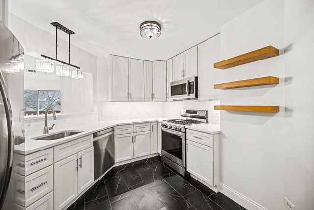 2012 N Silver Lake Road 2012, Arlington Heights, IL 60004