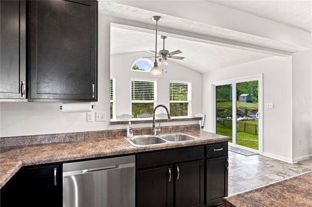 304 Rose Hill Ct, North Strabane, PA 15317