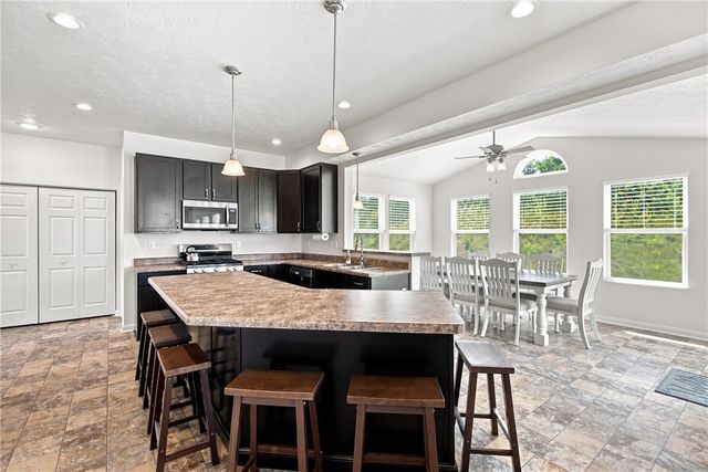 304 Rose Hill Ct, North Strabane, PA 15317