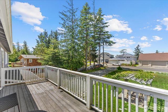 35 Edgewater Drive, Camano Island, WA 98282