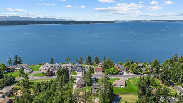 35 Edgewater Drive, Camano Island, WA 98282