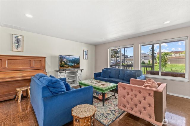 35 Edgewater Drive, Camano Island, WA 98282
