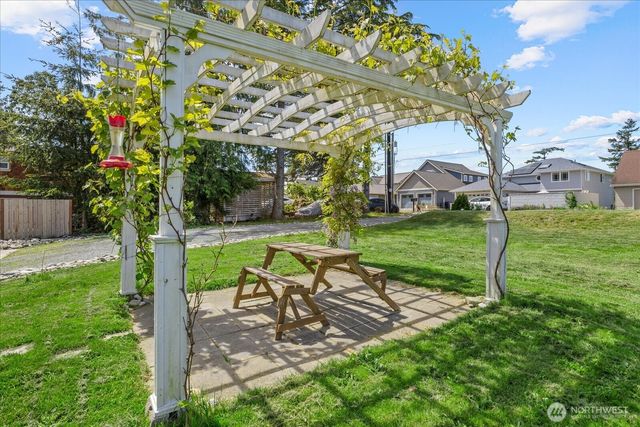 35 Edgewater Drive, Camano Island, WA 98282