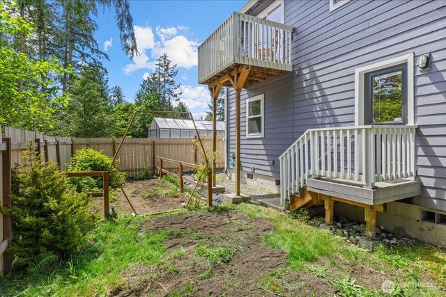 35 Edgewater Drive, Camano Island, WA 98282