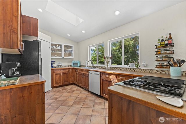 35 Edgewater Drive, Camano Island, WA 98282