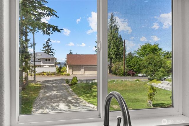 35 Edgewater Drive, Camano Island, WA 98282