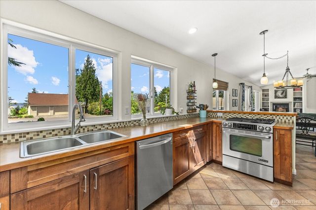 35 Edgewater Drive, Camano Island, WA 98282