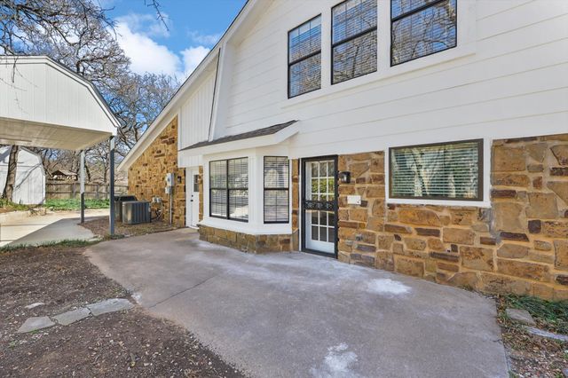 200 Eagle Court, Bedford, TX 76021