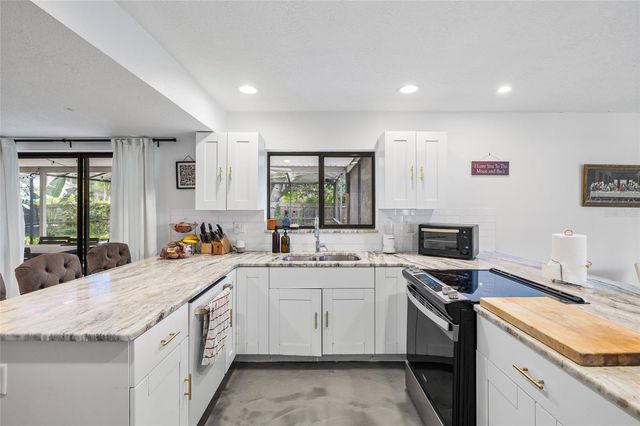 10908 GILLETTE AVENUE, Temple Terrace, FL 33617
