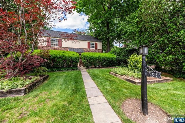 685 Sunset Road, Teaneck, NJ 07666