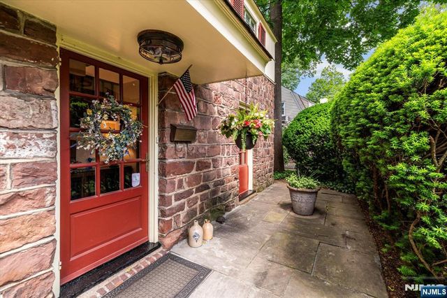 685 Sunset Road, Teaneck, NJ 07666