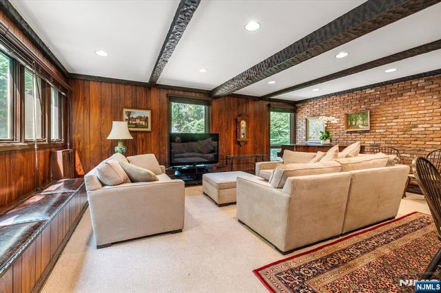 685 Sunset Road, Teaneck, NJ 07666