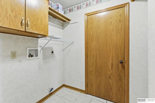 7434 Ernst Street, Omaha, NE 68122