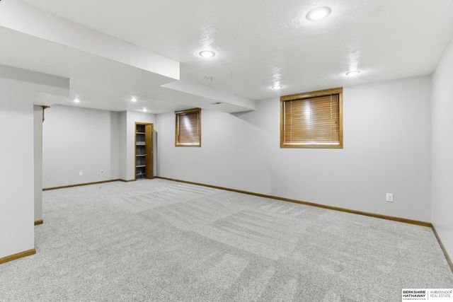 7434 Ernst Street, Omaha, NE 68122