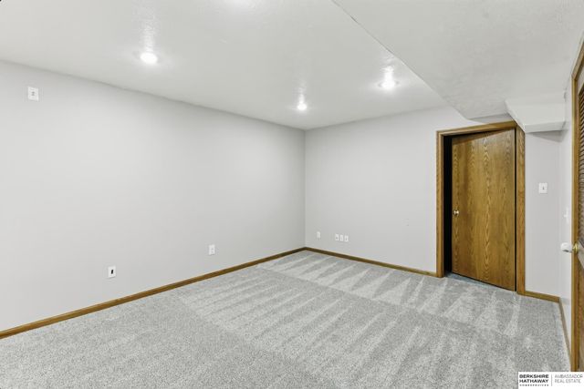 7434 Ernst Street, Omaha, NE 68122