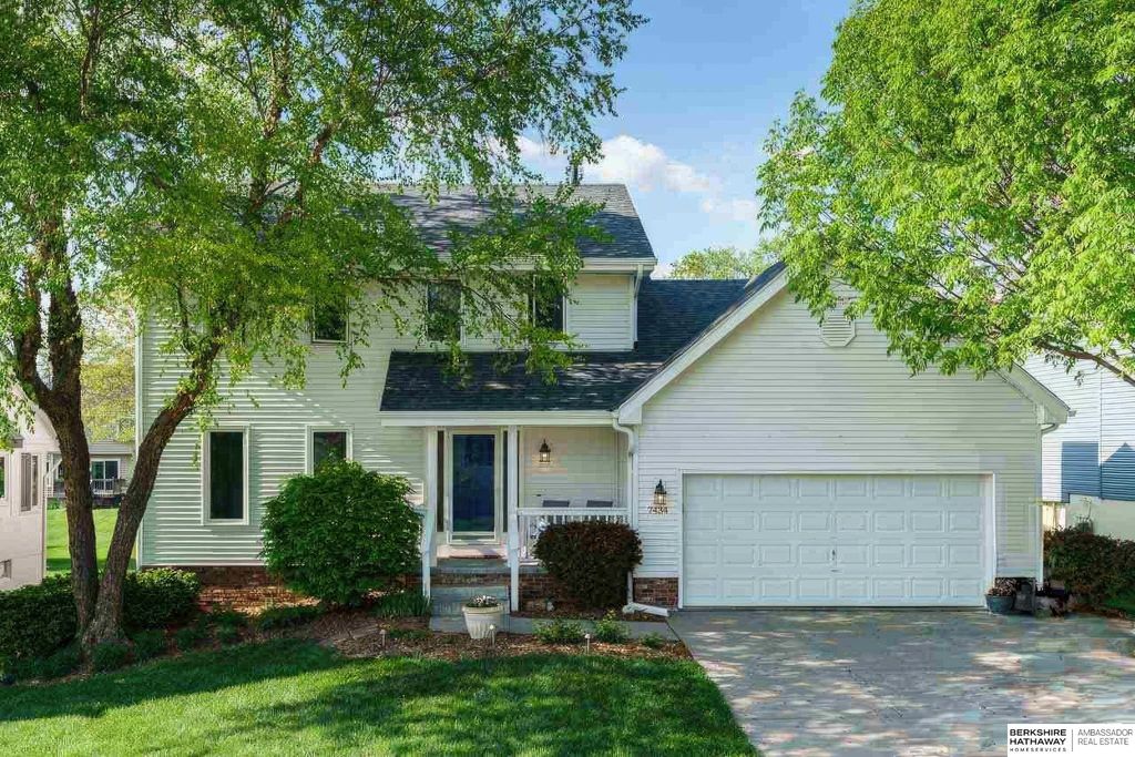 7434 Ernst Street, Omaha, NE 68122