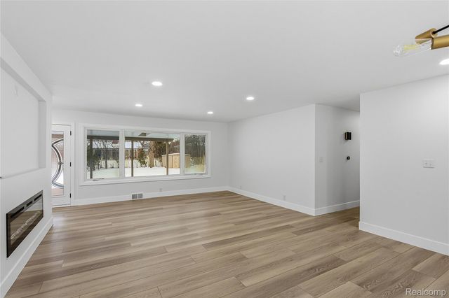 32336 Tareyton Street, Farmington, MI 48334