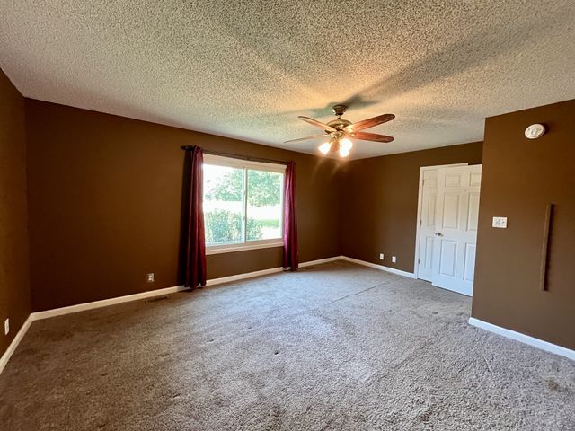 2758 Shepherds Ct, Woodlawn, TN 37191