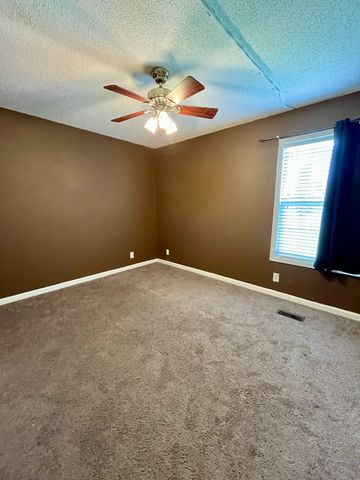 2758 Shepherds Ct, Woodlawn, TN 37191