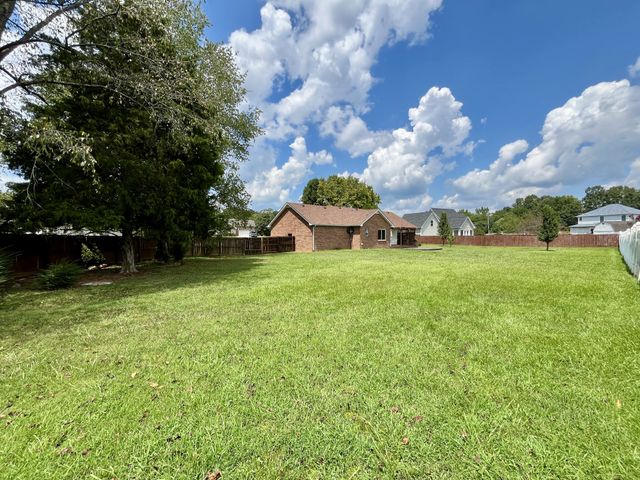 2758 Shepherds Ct, Woodlawn, TN 37191