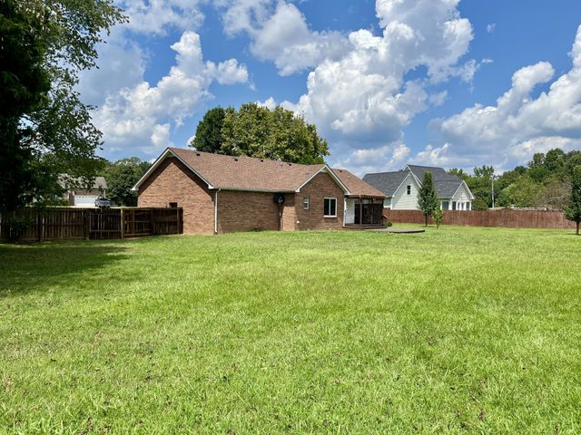 2758 Shepherds Ct, Woodlawn, TN 37191