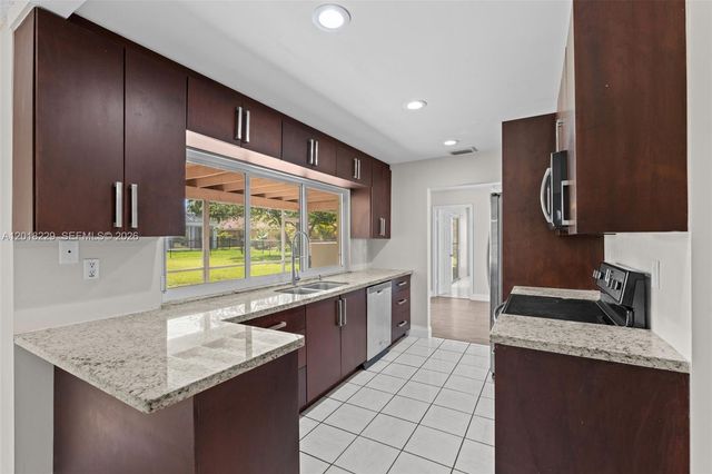 3165 NW 116 Avenue 3165, Coral Springs, FL 33065