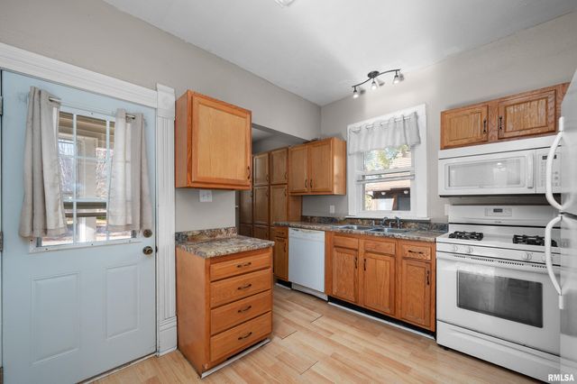 616 41ST Street, Rock Island, IL 61201